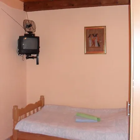 Anna Apartman *