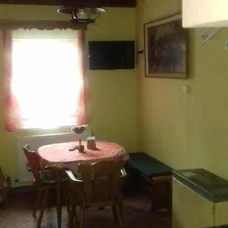 Anna Apartman *